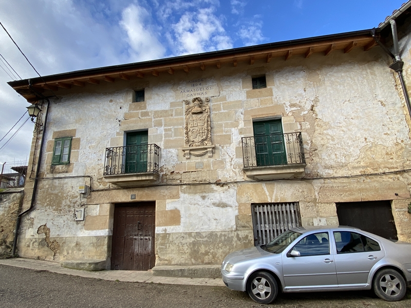 Gaunatarren Oinetxea