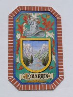 Armarriaren irudia eskola zaharraren horman, Etxarren