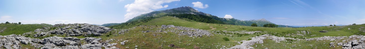 Errekatxuetako atxa trikuharritik gertu 360ºtako ikuspegia