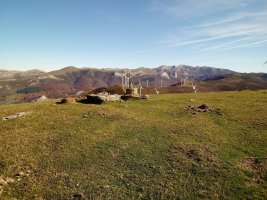 Gaboñu-Artia (1176m) gaina, atzean Aizkorri