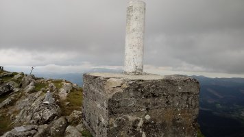 Oitz (1026m) tontorra, erpin geodesikoa