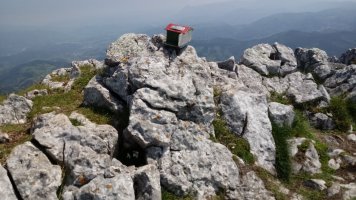 Iraule (1511m) tontorra eta postontzia.jpg