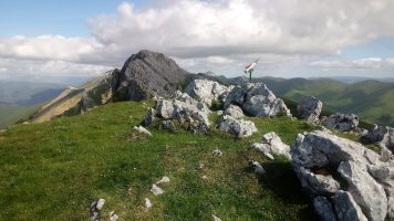 Kurtzezar (1286m) atzean Botreaitz (1320m)