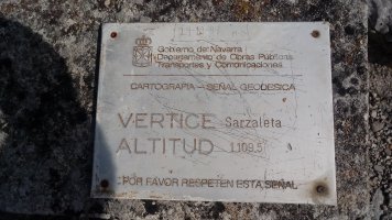 Sartzaleta (1109m) erpineko plaka
