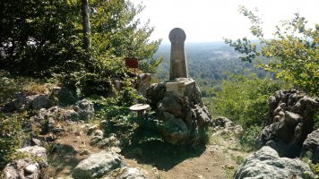 Lazkueta postontzia (1087m) tontorra