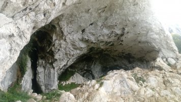 Astxiki azpiko haitzuloa