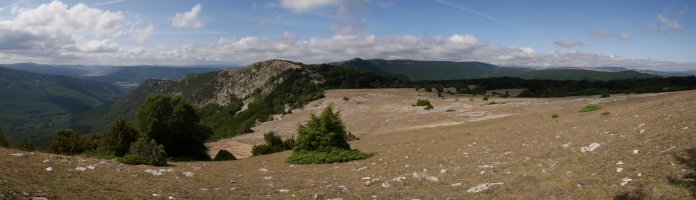 Larraitza eta Azantza artetik iparraldera ikuspegi zabala