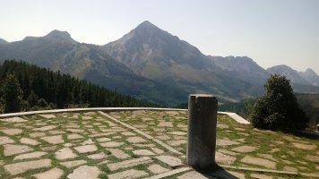 Besaide (555m) Gip-Bizk-Arab mugarria