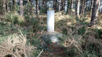 Azalgarate (582m) tontorreko erpin geodesikoa