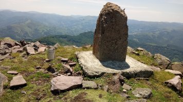 Hautza (1305m) tontorra eta postontzia