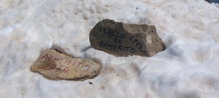 Atxerito (2374m) tontorreko harriak