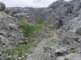 Lapiazean barrena Auñamendira gerturatzen