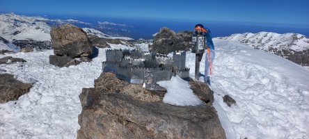 Hiru Erregeen Mahaia (2446m) postontzia