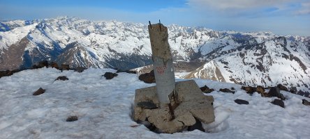 Posets (3375 m) tontorreko erpin geodesikoa