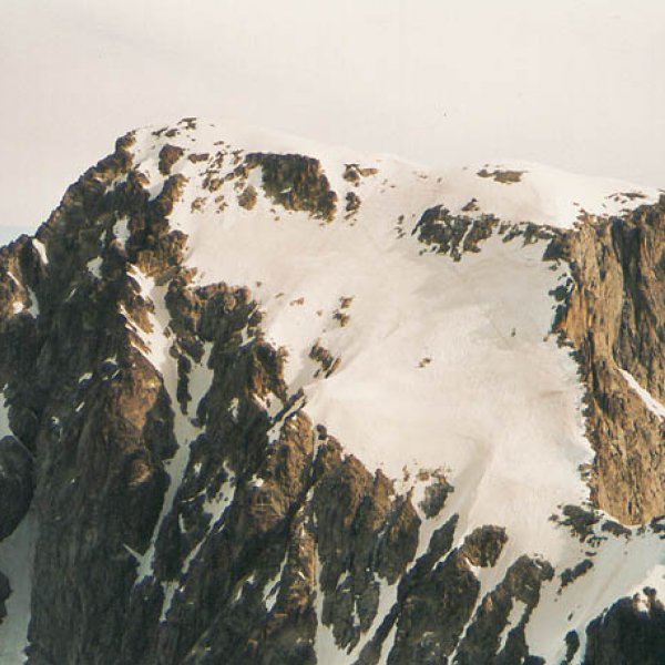 Balaitusen hegomendebaldeko isurialdea Frondellatik