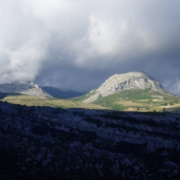 Mazo Chico eta Mazo Grande Asón mendatetik ikusita