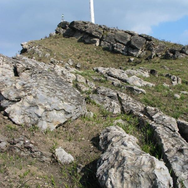 Gurutzea eta karaitza tontorrean