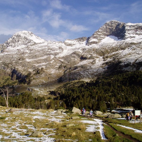 Salbaguardia eta La Mina hegoaldetik ikusita