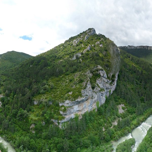 Argibleko malkarrak ekialdetik. Ezkerraldean Ezka ibaiaren gaineko zaldaina