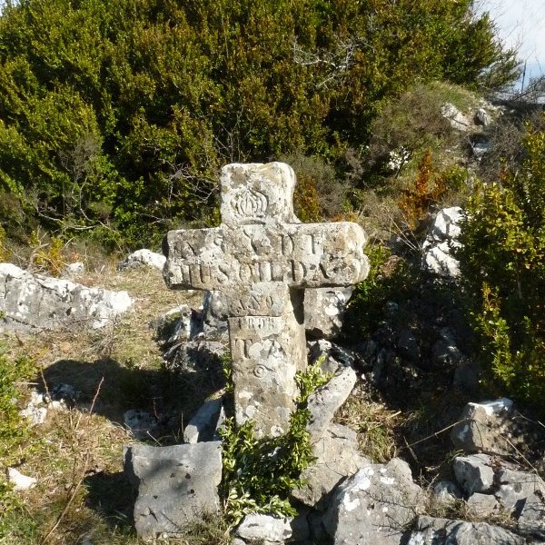 Harrizko gurutzea, Ezkarozeko bidean