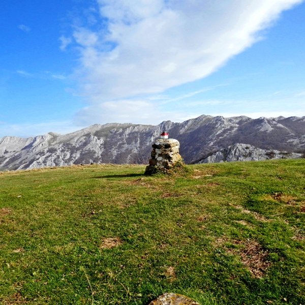 Tontorra. Atzean,Aizkorri