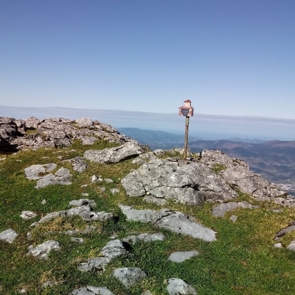 Elgoin (1243m) tontorra eta postontzia