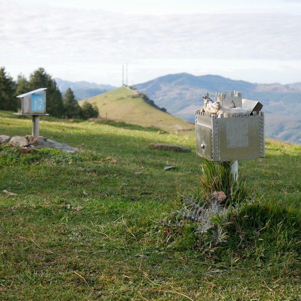 Larreako txartelontziak