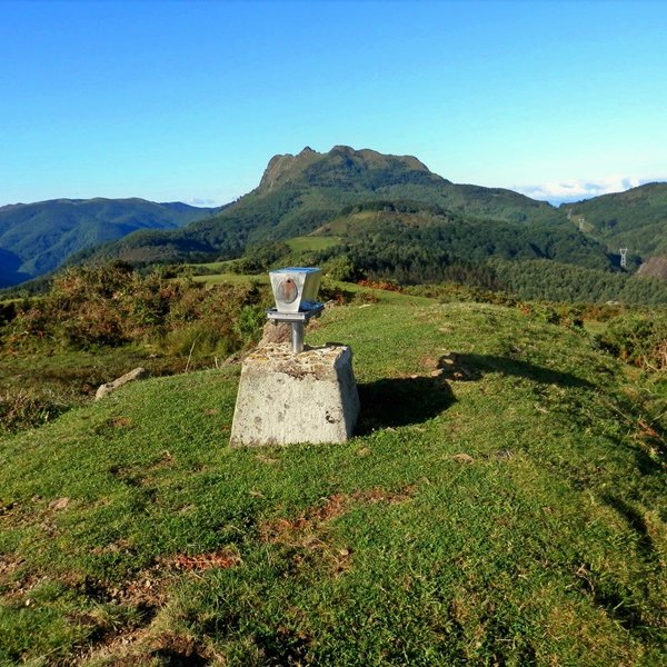 Tontorra. Atzean, Aiako Harria