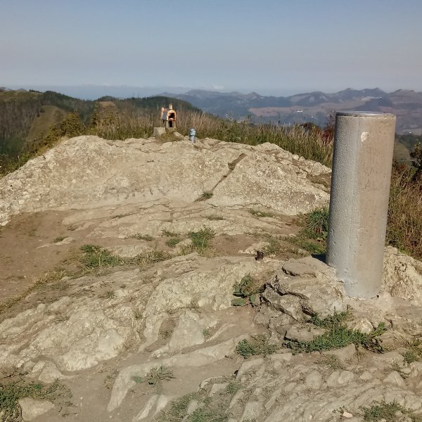 Urko (795m) tontorra eta erpin geodesikoa