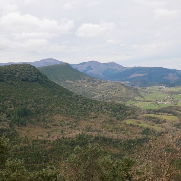 San Bartolome eta San Miguel, Montenegroren ipar-mendebaldeko magaleko bidetik ikusita