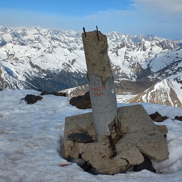 Posets (3375 m) tontorreko erpin geodesikoa