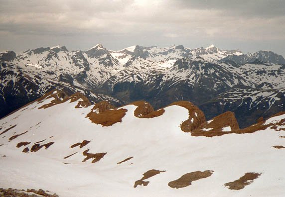 Harresiak gordetzen duen goi-bailara