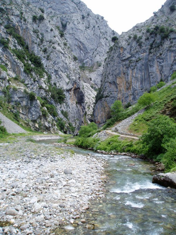 Caíndik gertu