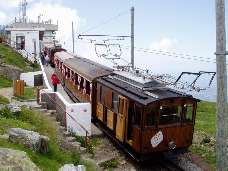 Tren geltokia