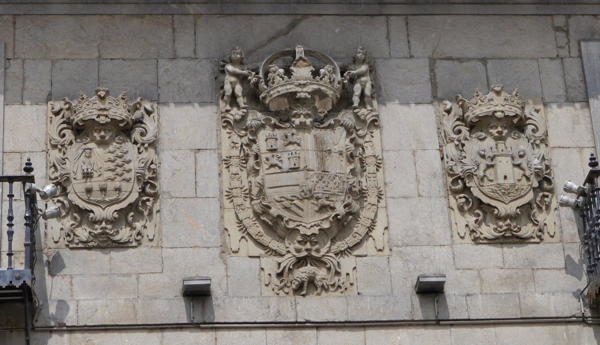 Udaletxeko armarriak, Deba