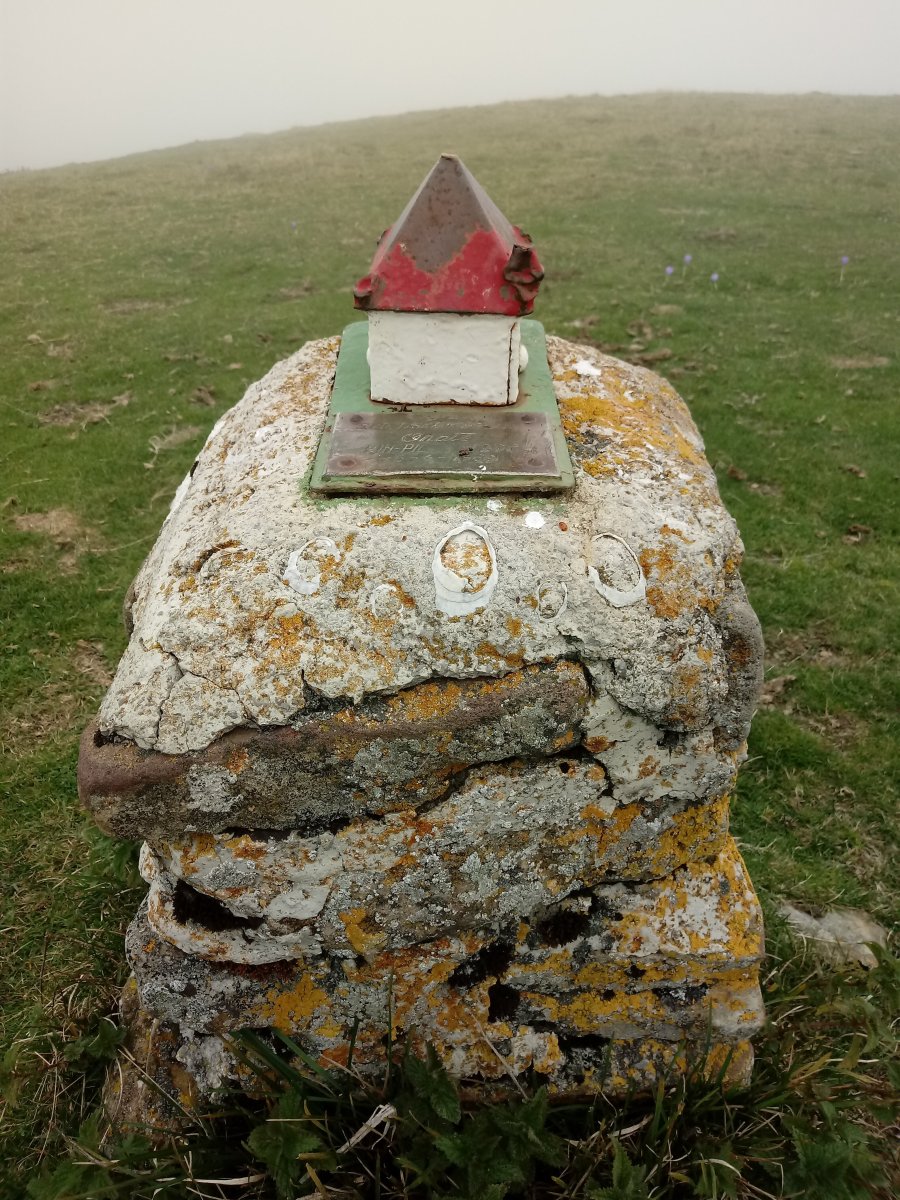 Milpiribil (1279m) tontorra eta bertako postontzia