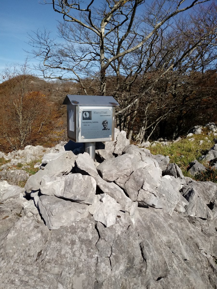 Neberazarra (982m) tontorreko postontzia