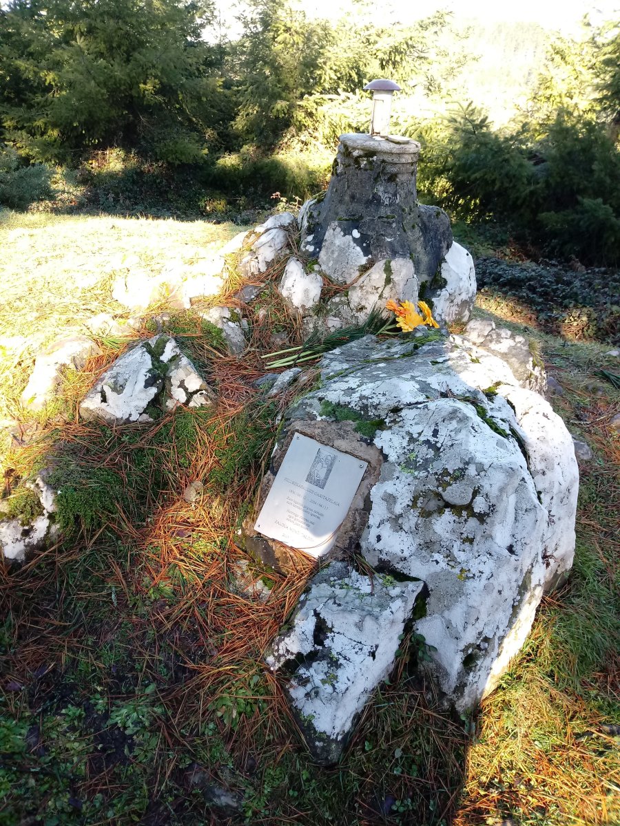 Aizketa (700m) tontorreko postontzia