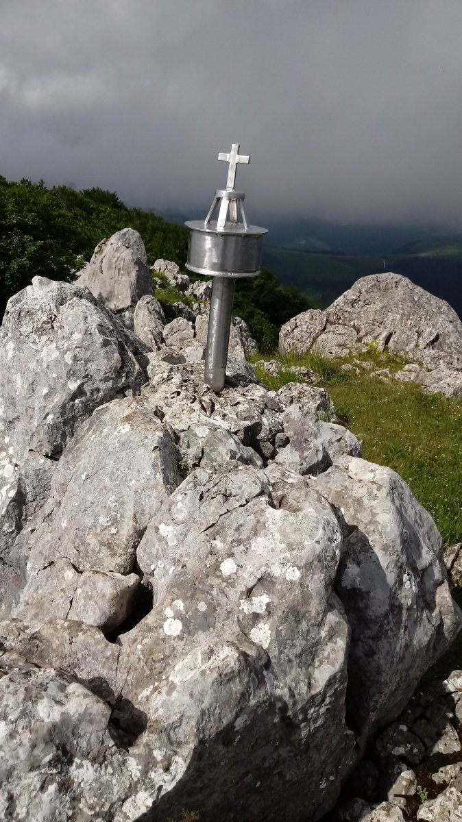 Santikurtz (1111m) tontorra eta postontzia