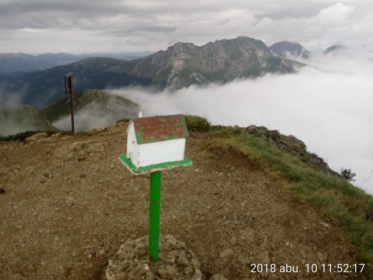 Lakhura (1877m), tontorra eta postontzia