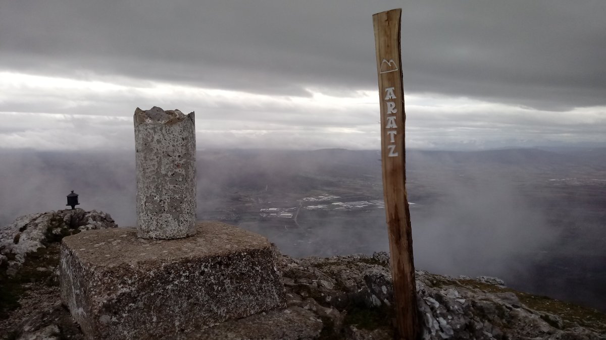 Aratz (1445m) tontorra