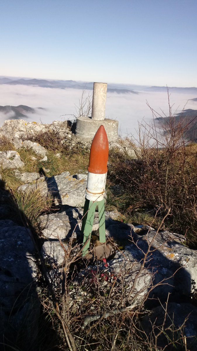 Ametzueta (809m) tontorreko postontzia