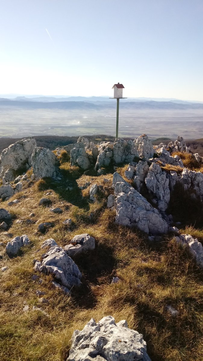 Aiztontor Altuna (1454m) tontorra eta postontzia