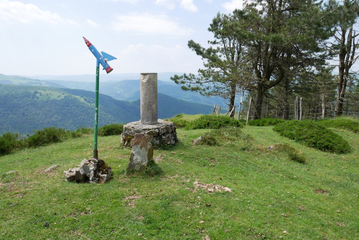 Altzegi gailurra
