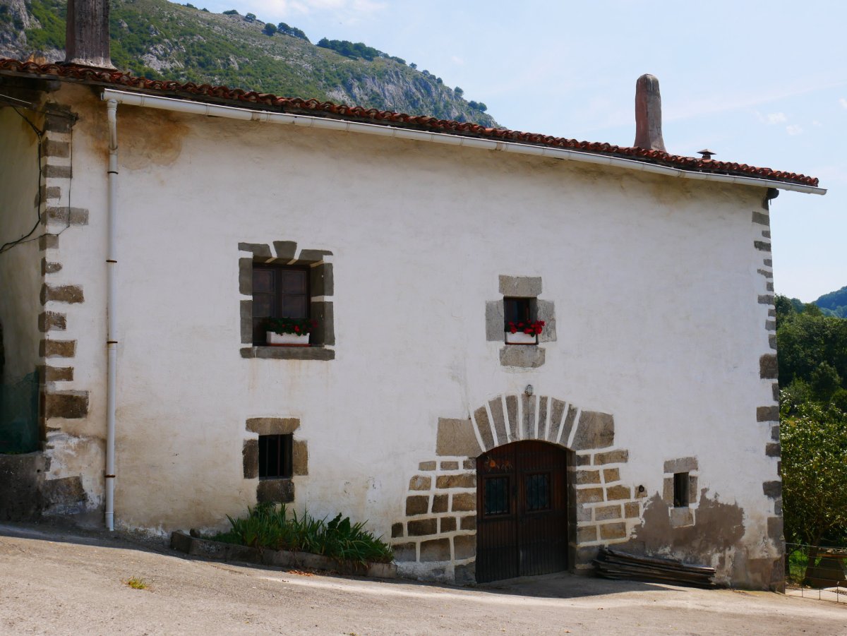 Etxea, Azpirotz