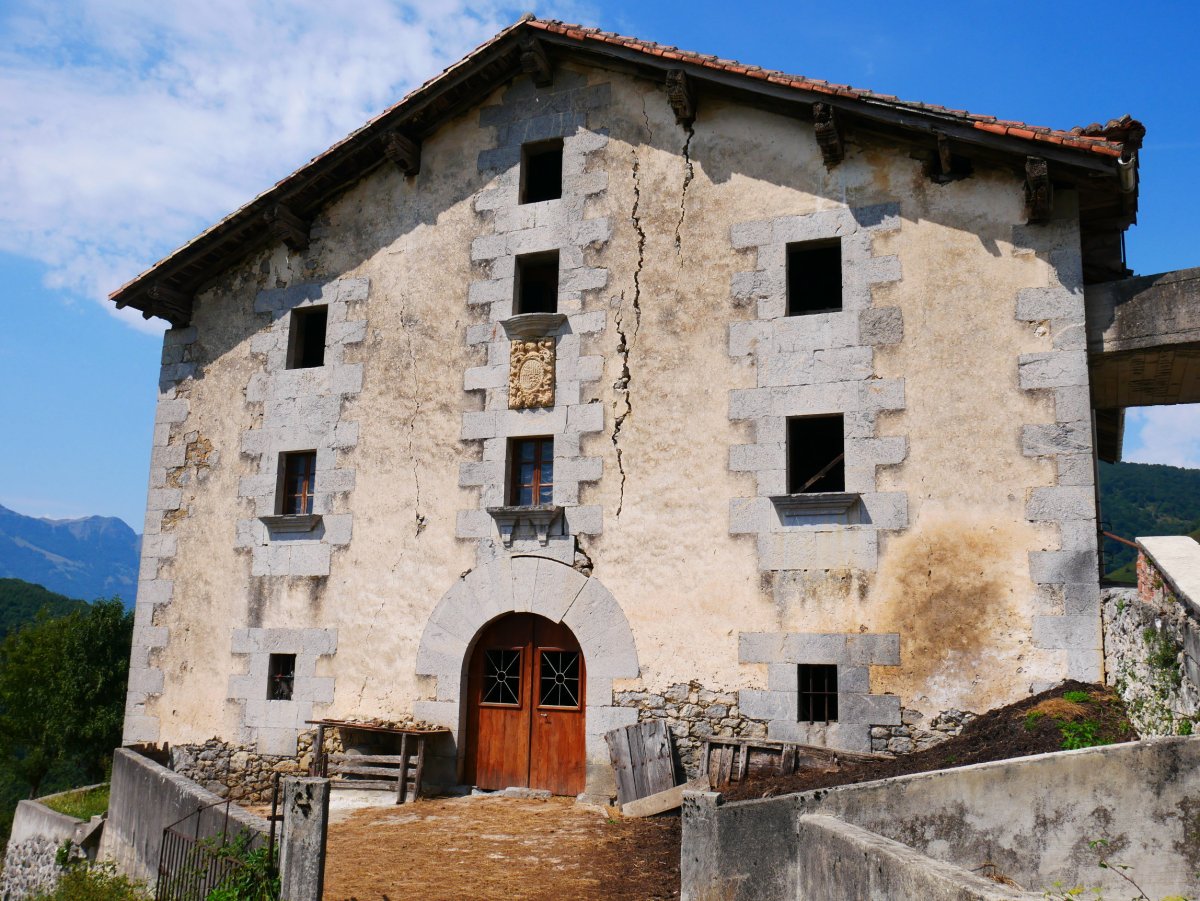 Etxea, Azpirotz
