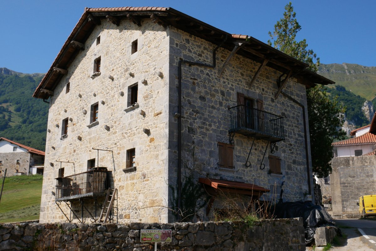 Etxea, Gaintza