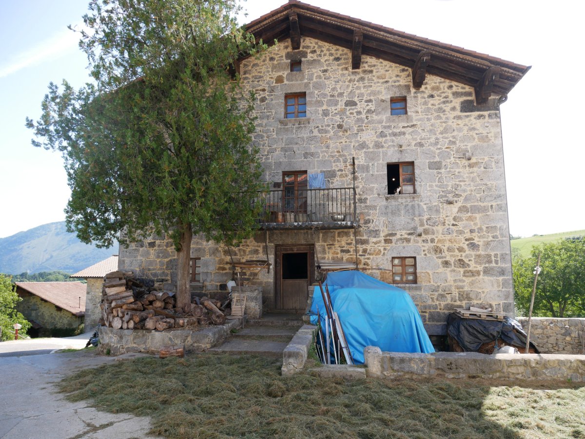 Etxea, Gaintza