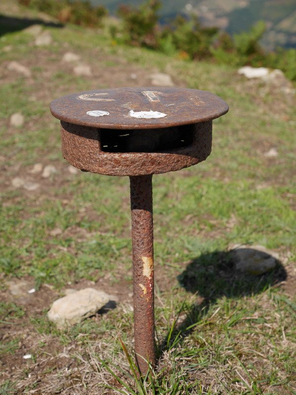 Espaldasecako txartelontzia