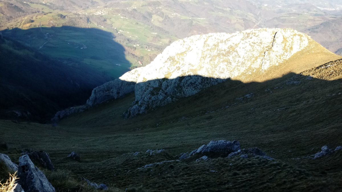 Larraone (1188m) Azpiko Gaina alderako ikuspegia
